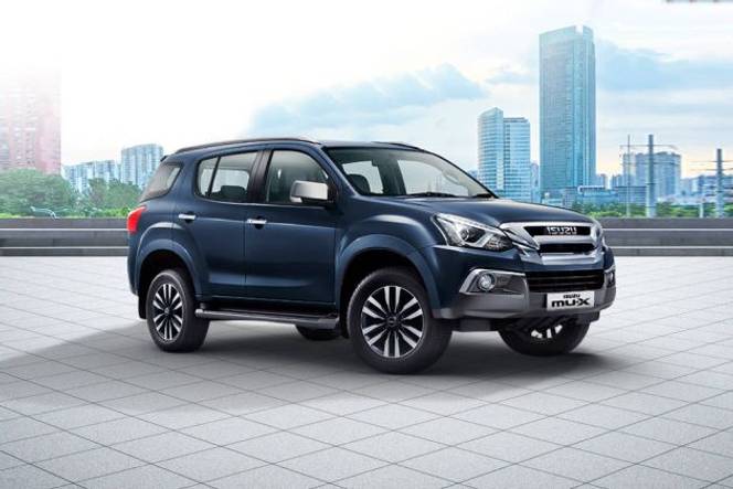 Isuzu MU-X Front Right Side View