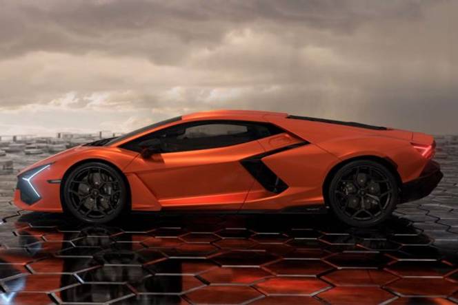 Lamborghini Revuelto Side View (Left)  Image
