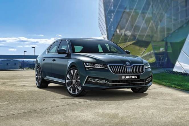 Skoda Superb 2020-2023 Front Left Side Image